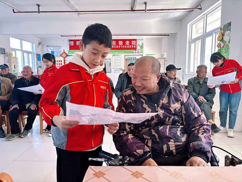 八巨鎮(zhèn)中心小學開展 “情暖重陽 愛潤童心”敬老活動