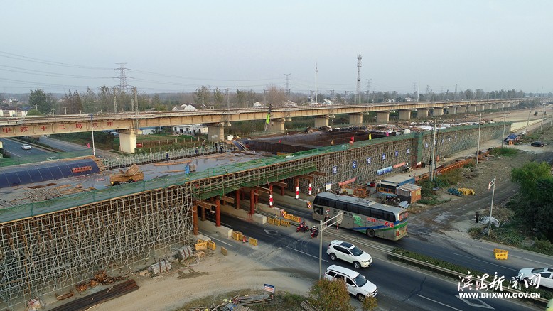 位于S327與東海大道交匯處的立交工程建設現(xiàn)場