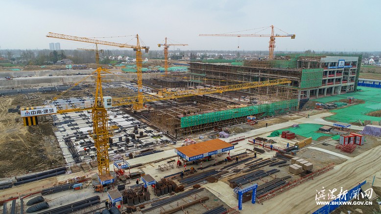 正在加快建設的縣人民醫(yī)院遷建工程現(xiàn)場