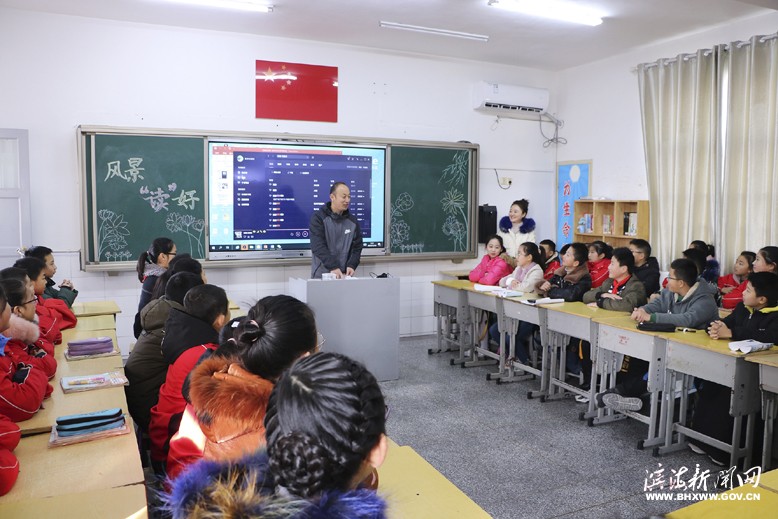 縣實驗小學(xué)新建南路校區(qū)開展以閱讀為主題的家長開放日活動