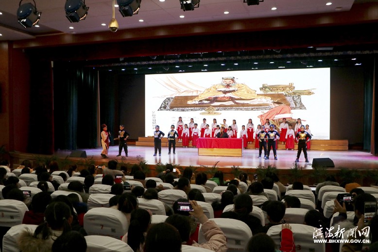 縣實驗小學(xué)新建南路校區(qū)舉辦“和孩子一起吟、誦、唱”系列活動