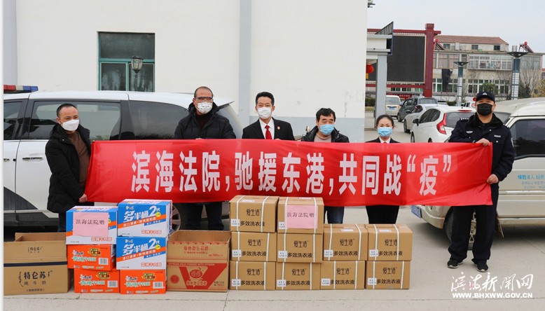 縣人民法院慰問(wèn)八巨鎮(zhèn)奮戰(zhàn)在防控一線(xiàn)的社區(qū)干部和群眾