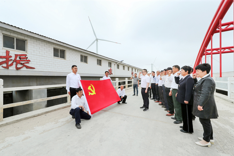 濱海港鎮(zhèn)振東村黨總支組織黨員開(kāi)展“賡續(xù)紅色血脈，踐行初心使命”活動(dòng)