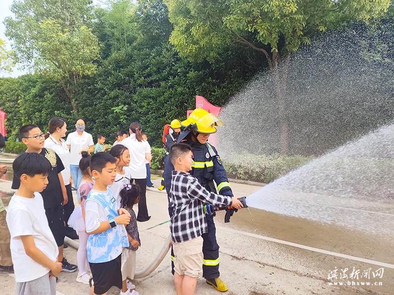 “七彩的夏日——‘童’行消防站，致敬火焰藍(lán)”研學(xué)活動