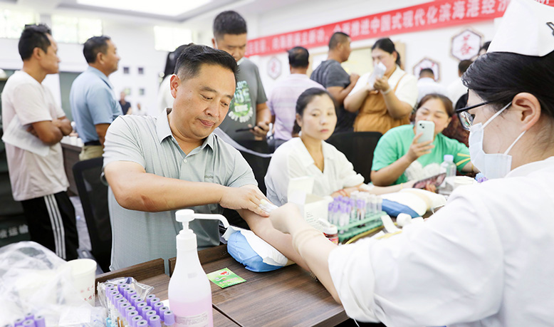 縣沿海工業(yè)園組織職工開展無(wú)償獻(xiàn)血活動(dòng)